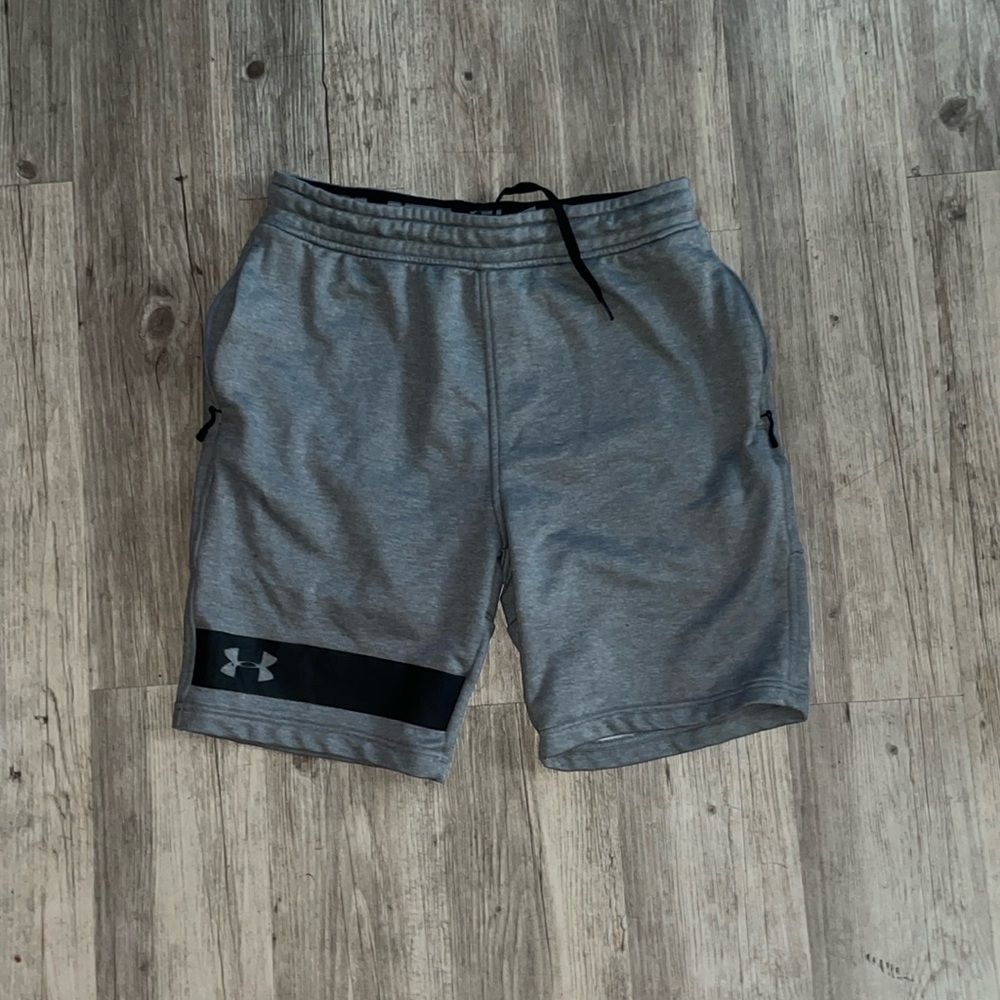 Under Armor Men’s Gray Shorts Size Large